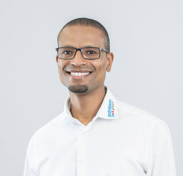 Mo Aakti, Geschäftsführer Antrimon Mo Aakti, Geschäftsführer Antrimon