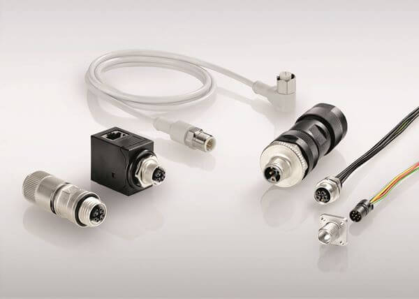 Bild 1: Die Bauform M12 ist in der Feldebene der Automation, etwa für die Sensor-Aktor-Verkabelung, verbreitet; konfektionierbare Stecker und Buchsen gewähren Flexibilität bei der Installation.