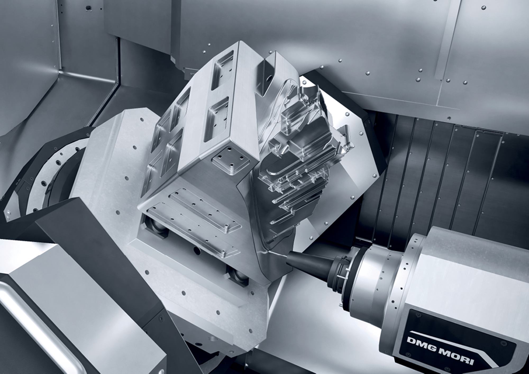 DMG Mori Haussausstellung 2024: Schwenk-Rundtisch mit +45° / -195°-Schwenkbereich