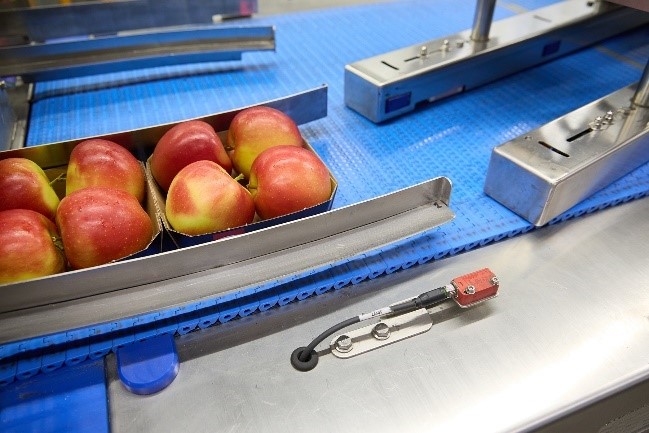 In der Verpackung ist ebenfalls Sensortechnik von Leuze installiert. In der Verpackung ist ebenfalls Sensortechnik von Leuze installiert.