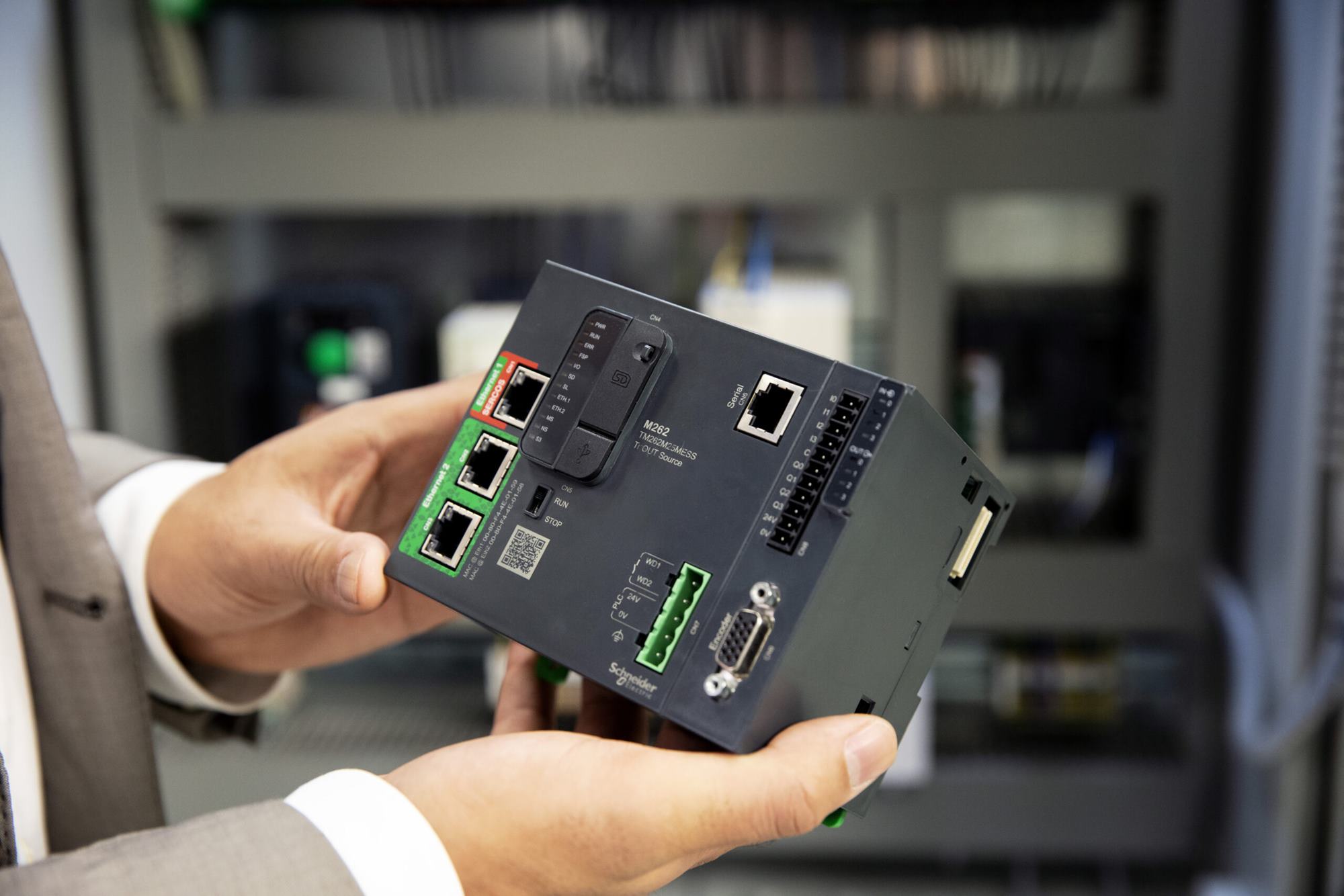 Ein Gerät aus der Modicon-Familie (SPS-Steuerung) von Schneider Electric.