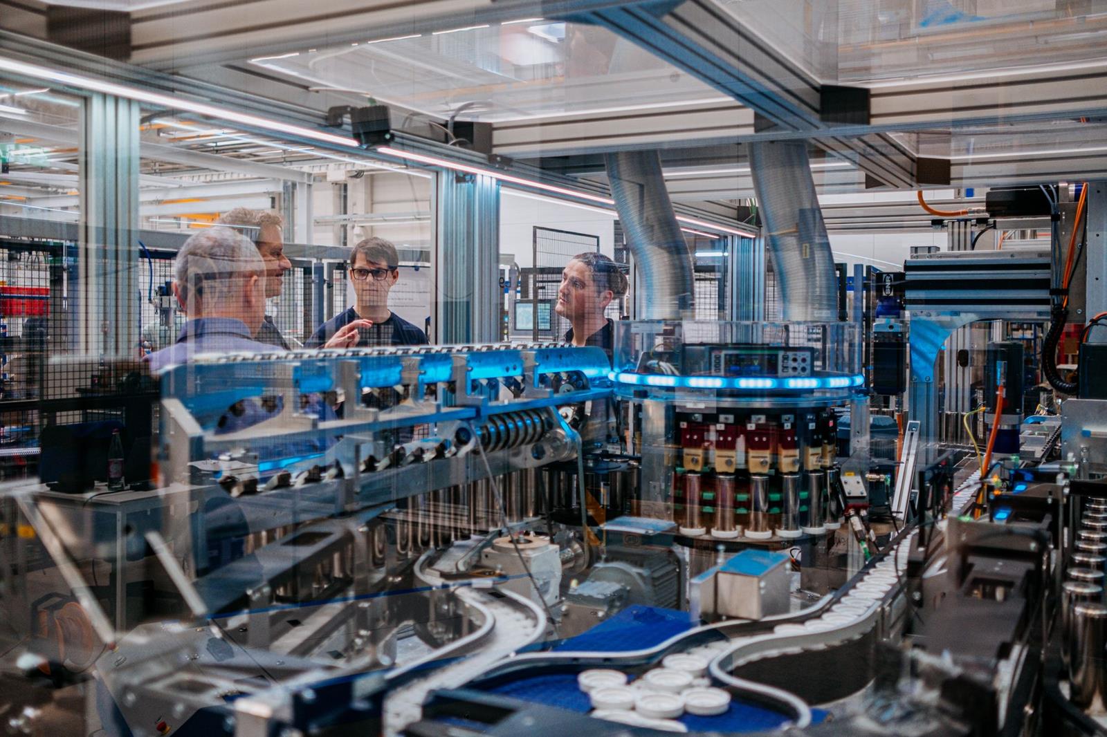 Mehr als 100 Unternehmen, darunter Schaeffler und thyssenkrupp Automation Engineering, setzen den Siemens Industrial Copilot bereits ein. Mehr als 100 Unternehmen, darunter Schaeffler und thyssenkrupp Automation Engineering, setzen den Siemens Industrial Copilot bereits ein.