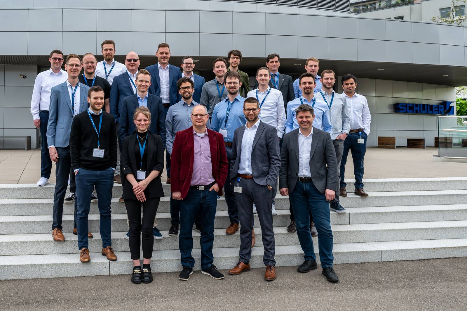 Die Partner des Projekts «ENLARGE» bringen die Digitalisierung der Prozesskette Batterieproduktion voran. (Bild: Schuler) Die Partner des Projekts «ENLARGE» bringen die Digitalisierung der Prozesskette Batterieproduktion voran. (Bild: Schuler)