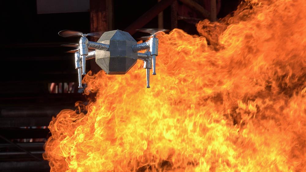 Die Feuerdrohne beim Testflug in unmittelbarer Nähe zur Feuerquelle. (Bild: Empa) Die Feuerdrohne beim Testflug in unmittelbarer Nähe zur Feuerquelle. (Bild: Empa)